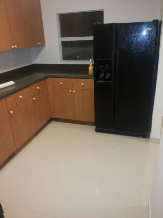 Appart E - 1177 NW 30th St