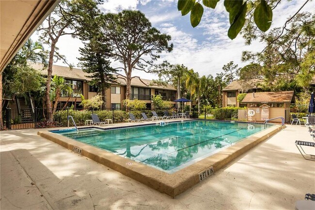 Building Photo - 1708 Glenhouse Dr