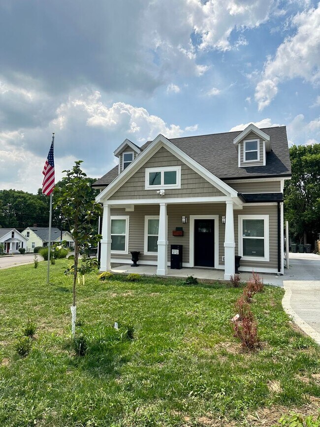 Building Photo - Brand New! Pre-leasing 26-27 Students