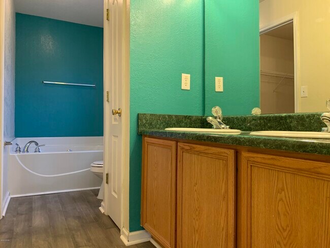 Building Photo - 207 Beaumont Heights