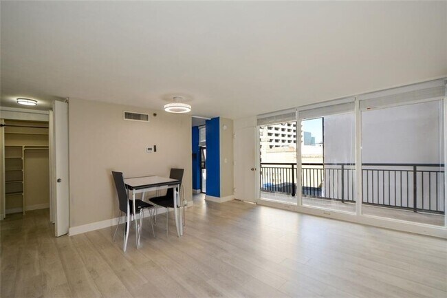 Building Photo - 620 Peachtree St NE