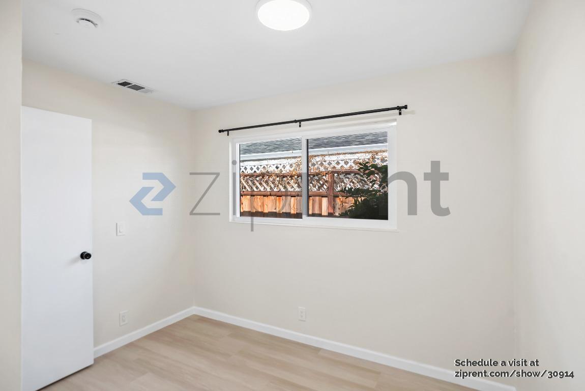 Building Photo - 2675 Phillips Ave