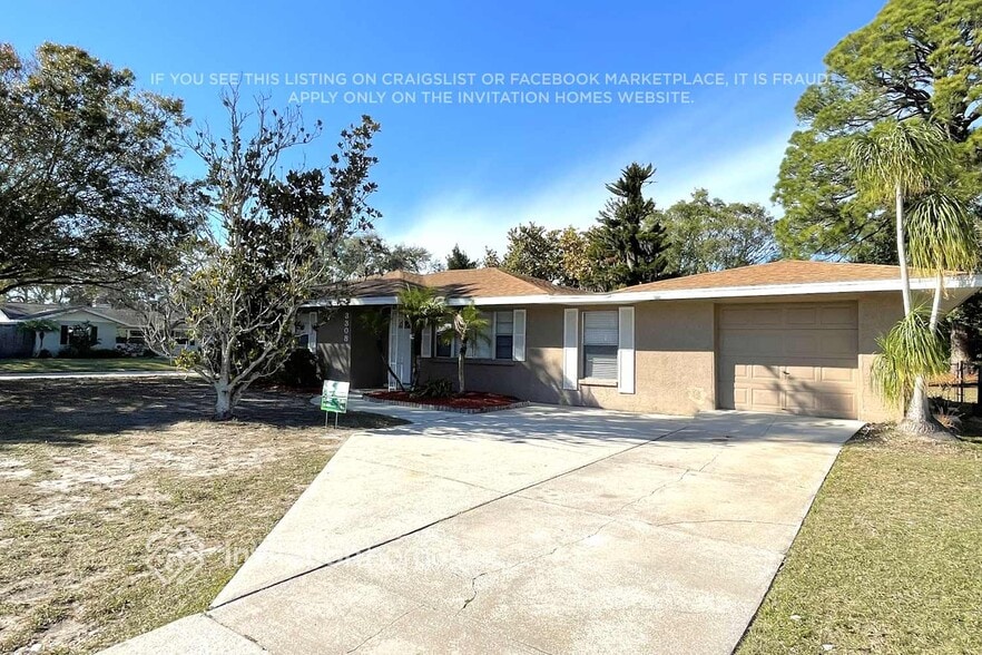 Building Photo - 3308 17th Ave W