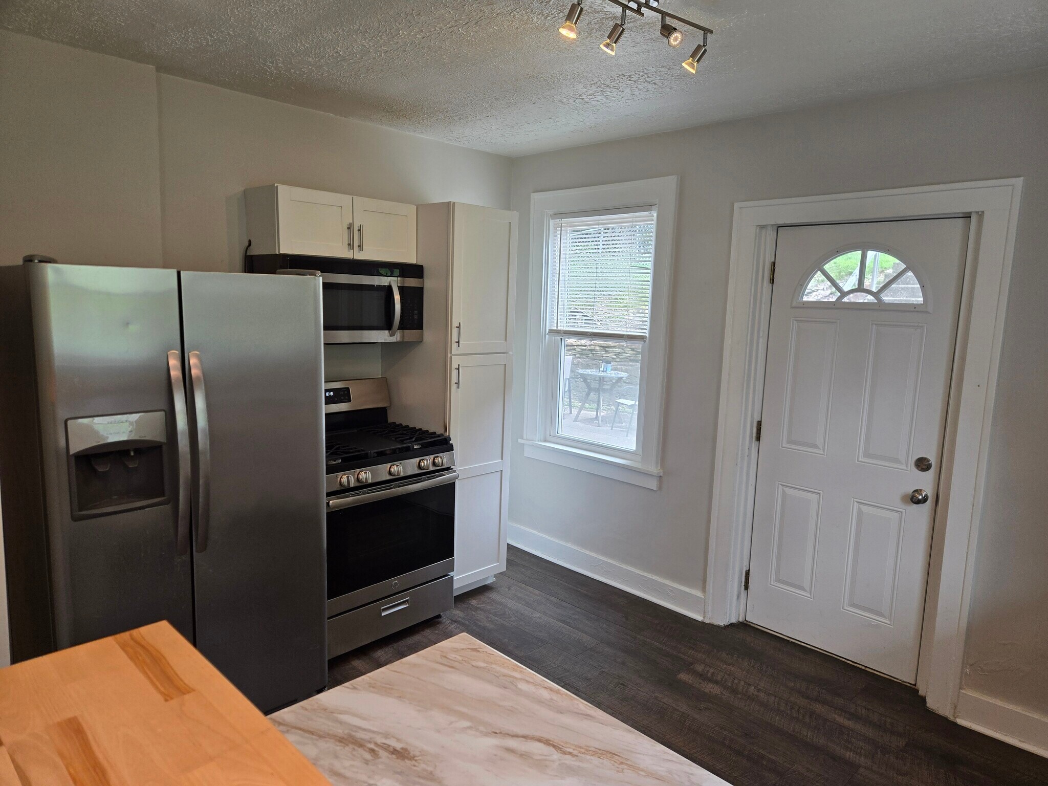 Kitchen - 523 Castle Shannon Blvd