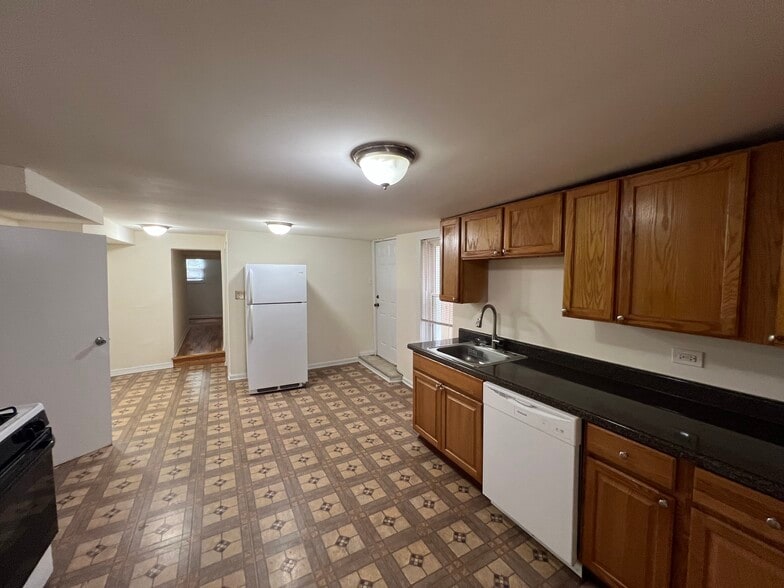Building Photo - 2721 W Saint Georges Ct