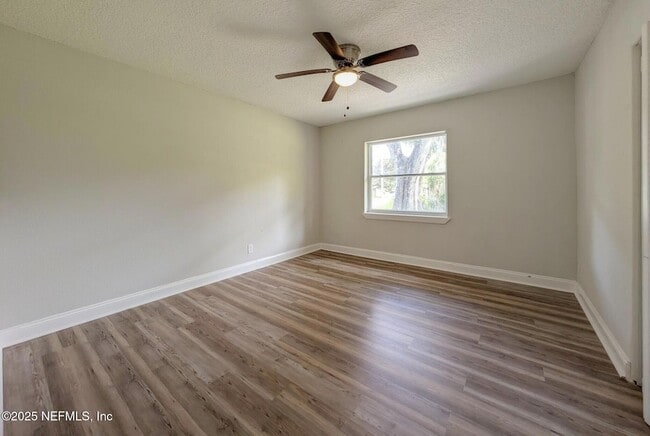 Building Photo - 10128 Hood Rd