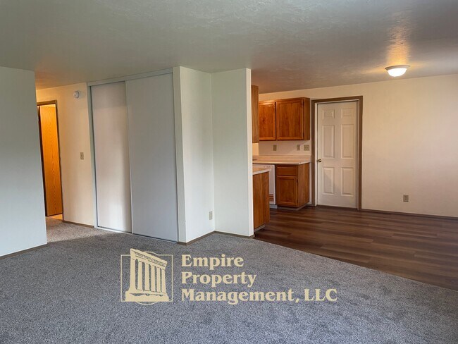 Building Photo - 3819 Dove Ln