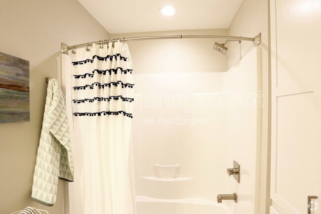 Building Photo - 115 Valor Dr