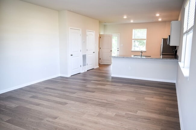 Building Photo - Stunning Brand New End Townhome