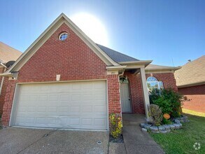 Building Photo - 3 bed, 2 bath in a gated community by Shel...