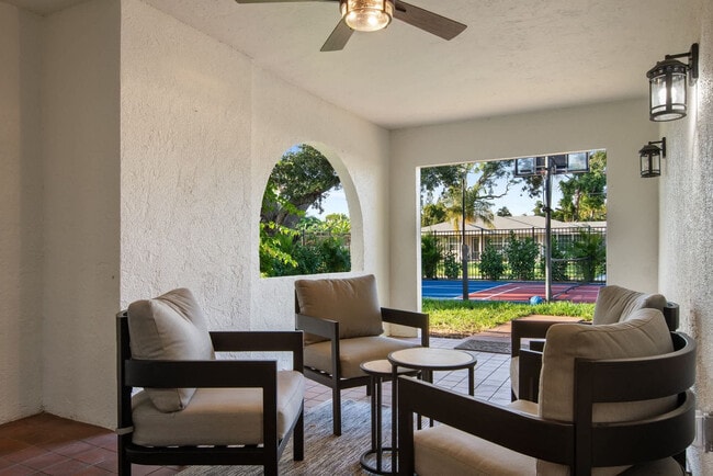 Building Photo - 612 Montezuma Dr