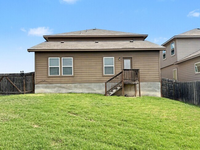 Building Photo - Spacious 4-Bedroom w/ Loft - Far West San Antonio
