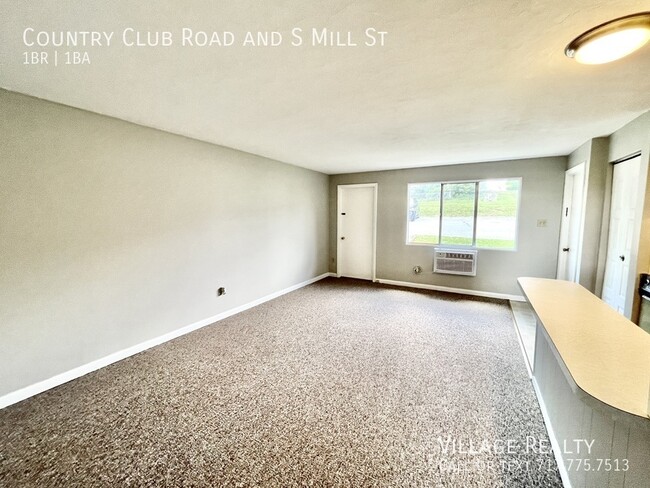 Building Photo - 811 Country Club Rd