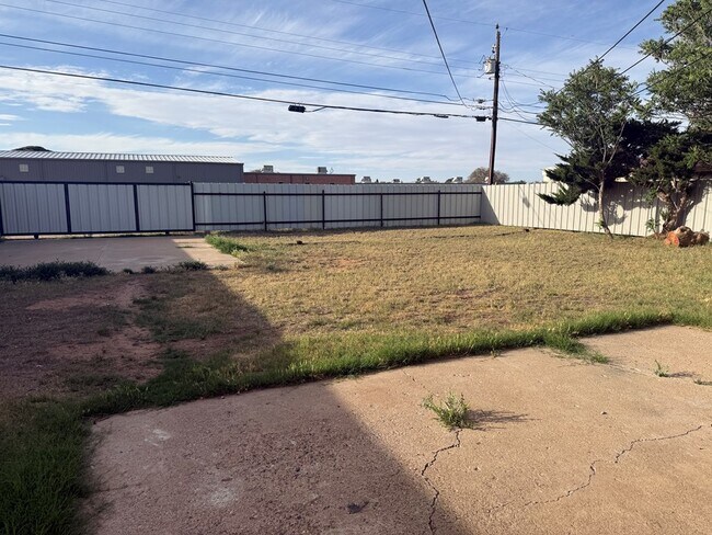 Building Photo - 2705 Cambridge St