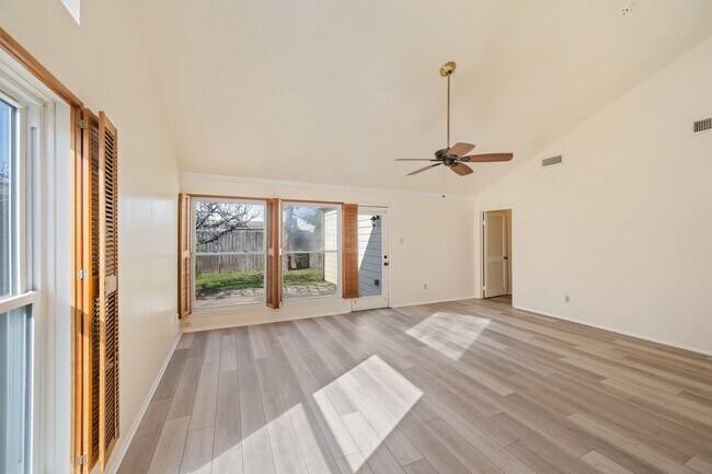 Building Photo - 4330 Willow Beach Dr