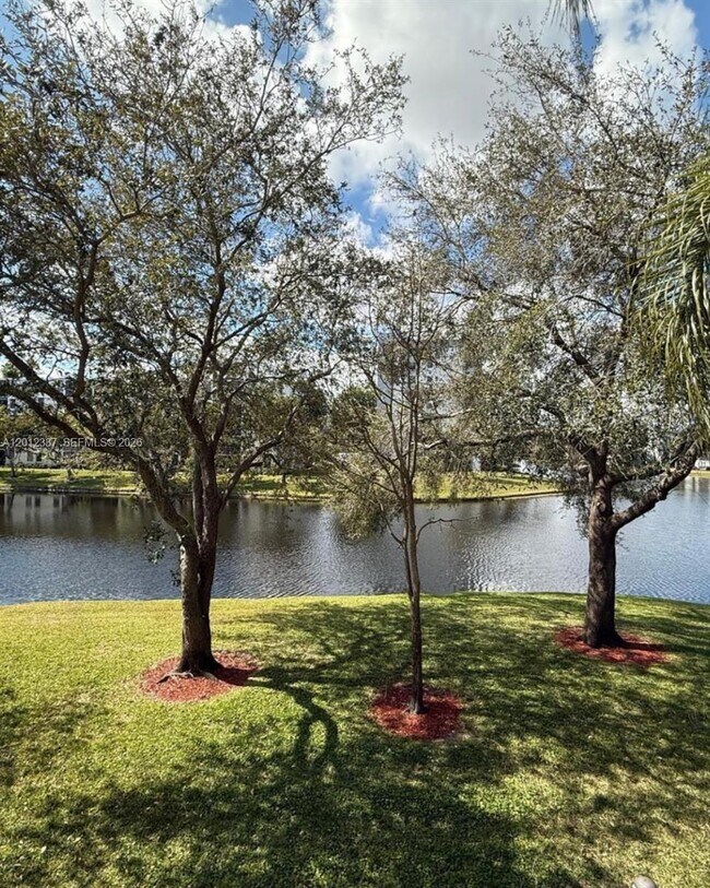 Building Photo - 2312 S Cypress Bend Dr