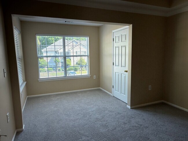 Building Photo - Two bedroom two bath second floor unit