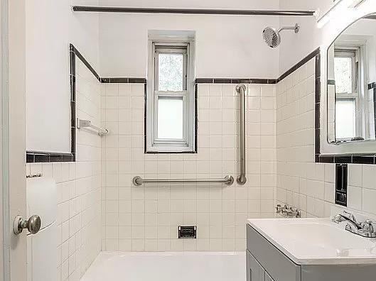 Building Photo - 200 Congress St