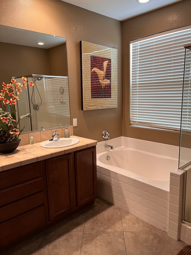 Building Photo - 1740 Greenfield Dr