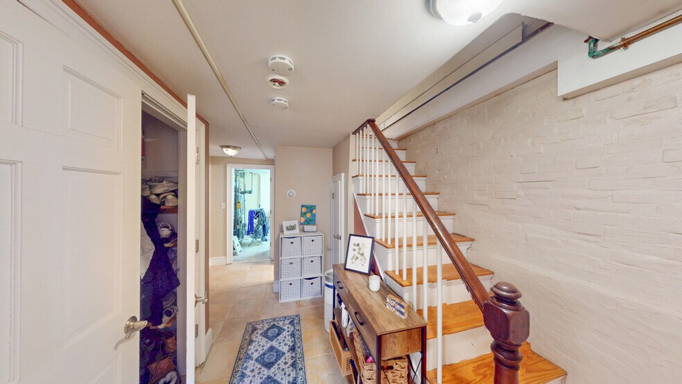Building Photo - 32 G St