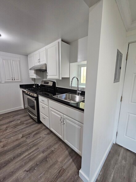 Building Photo - 9411 Castlewood St