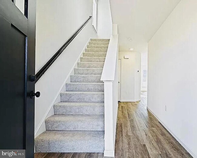 Building Photo - 20 Shillington Ln