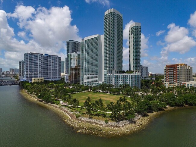 Building Photo - 1900 N Bayshore Dr