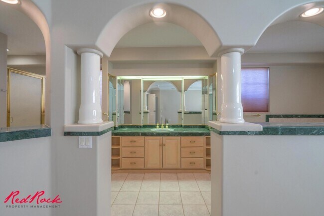 Building Photo - Spacious 6 Bedroom Home with a Balcony!