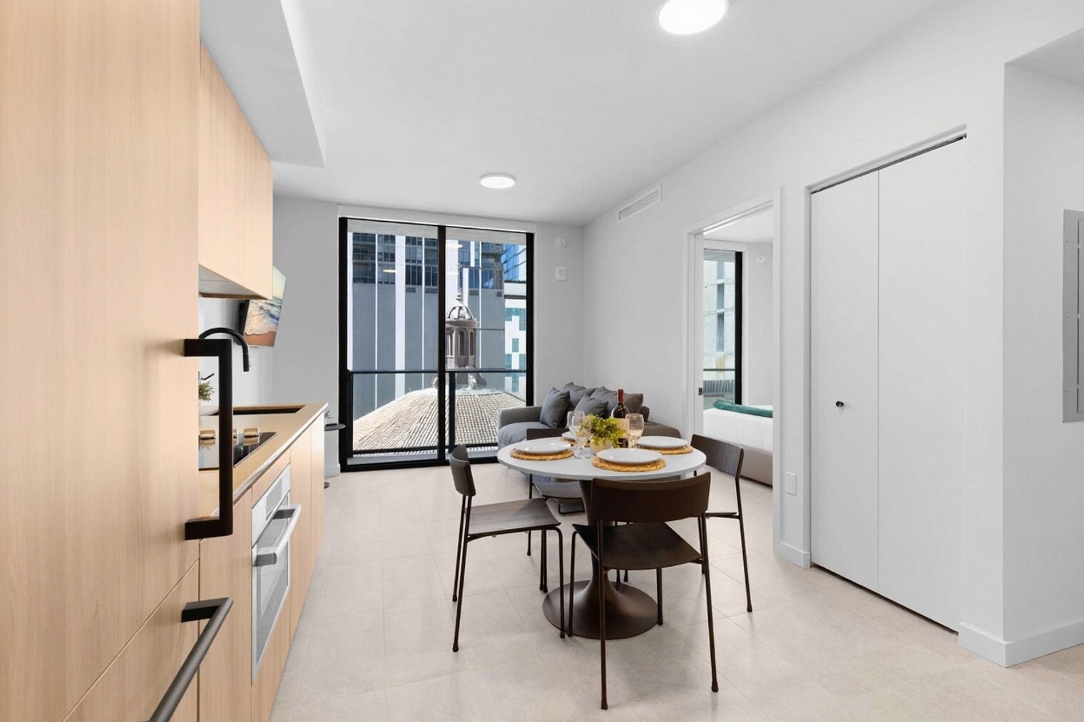 Building Photo - 501 NE 1st Ave