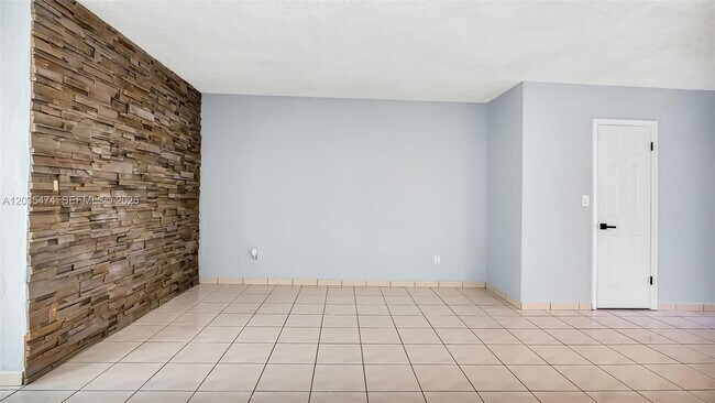 Building Photo - 1647 W 72nd St