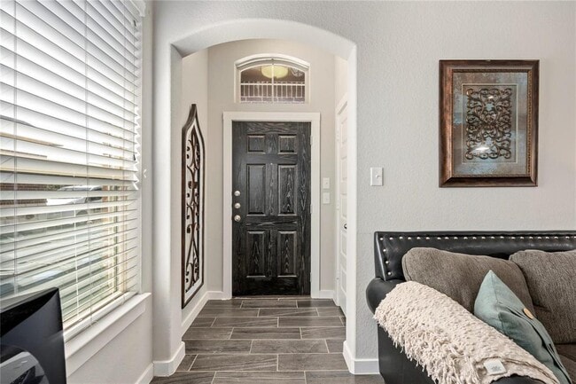 Building Photo - 334 Creekside Curve