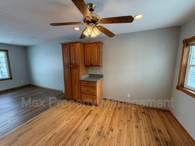 Building Photo - 205 2nd St NW