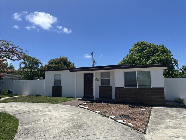 Primary Photo - 1754 NE 48th Ct