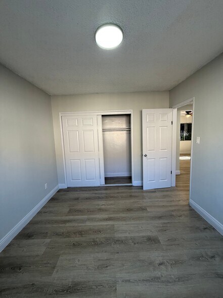 Building Photo - 4265 S Hoover St