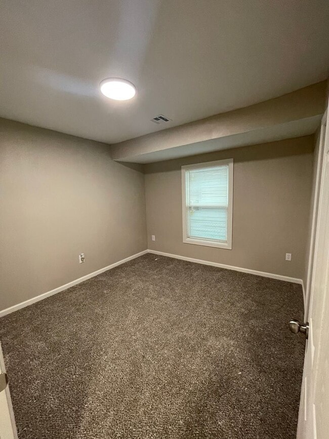 Building Photo - 3 Bedroom 2 Bath Home For Rent