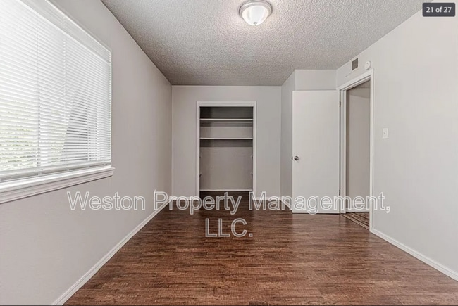 Building Photo - 1402 Bill Carrol Dr