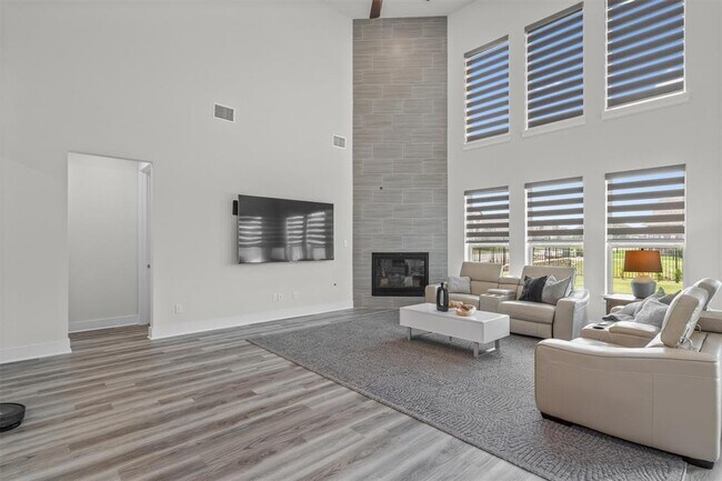 Building Photo - 5363 Orsini Blfs