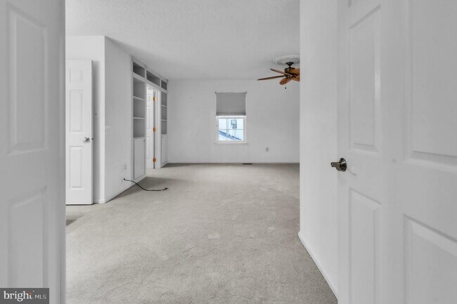 Building Photo - 5 Greenleigh Cir