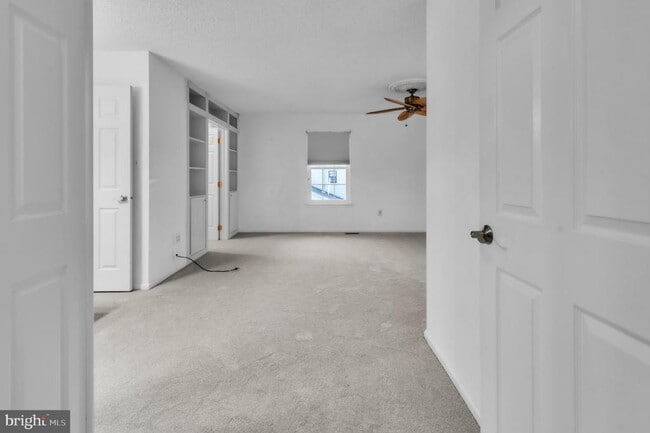 Building Photo - 5 Greenleigh Cir