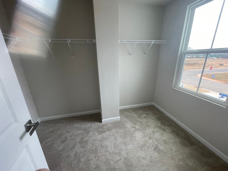 Building Photo - 1152 Robins Nest Dr