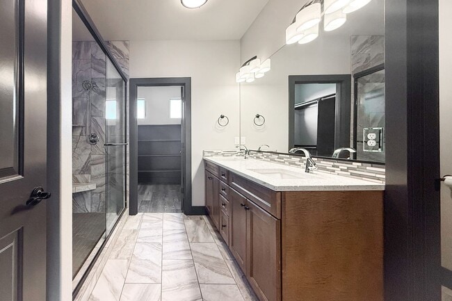 Building Photo - Beautiful 4-Bedroom House with Large Backy...
