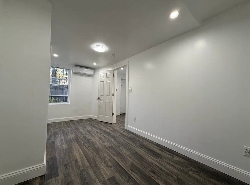 Building Photo - 31 Herkimer St