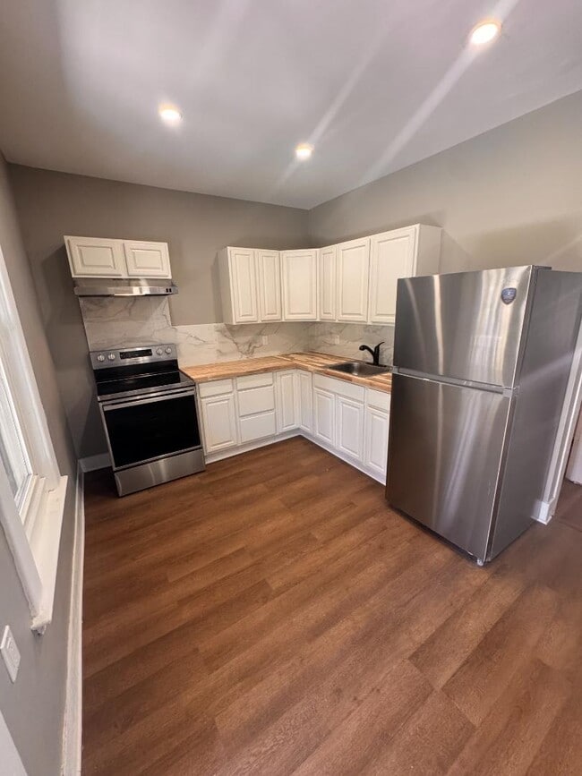 Building Photo - 442 Hudson Ave