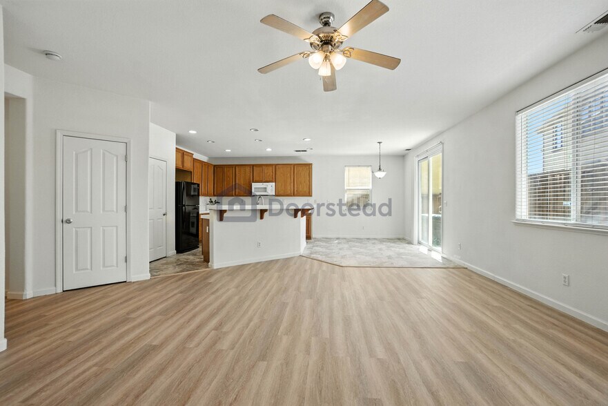 Building Photo - 252 Crescent Moon Dr