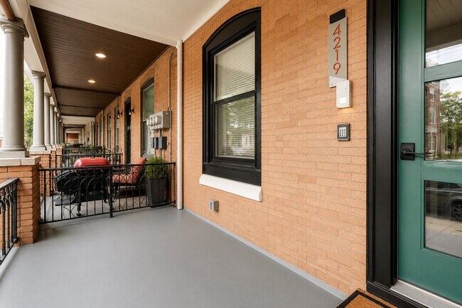 Building Photo - 4219 W Girard Ave