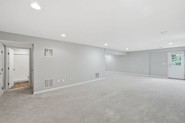 Building Photo - Experience the perfect blend of comfort, style, and functionality in this beautifully designed fo...
