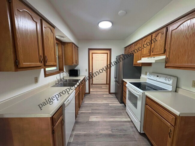 Building Photo - 313 Bomber Blvd