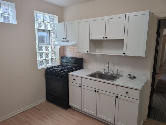 Building Photo - 5455 N Christiana Ave