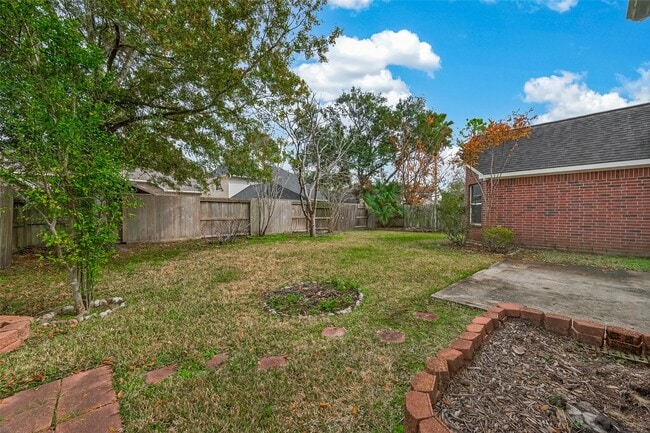 Building Photo - 3127 Edgewood Dr