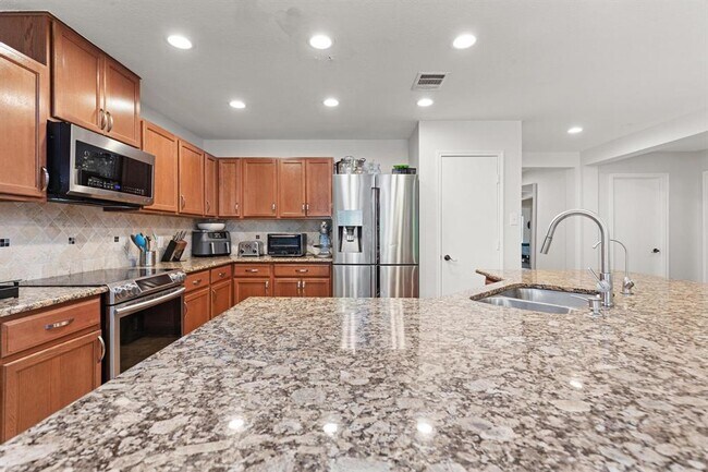 Building Photo - 14224 Lake Victor Dr